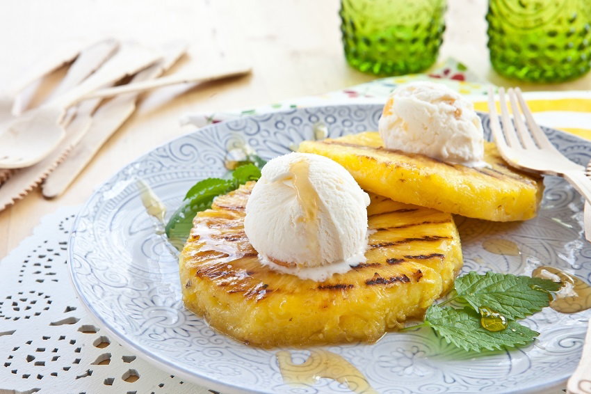 Ananas z lodami