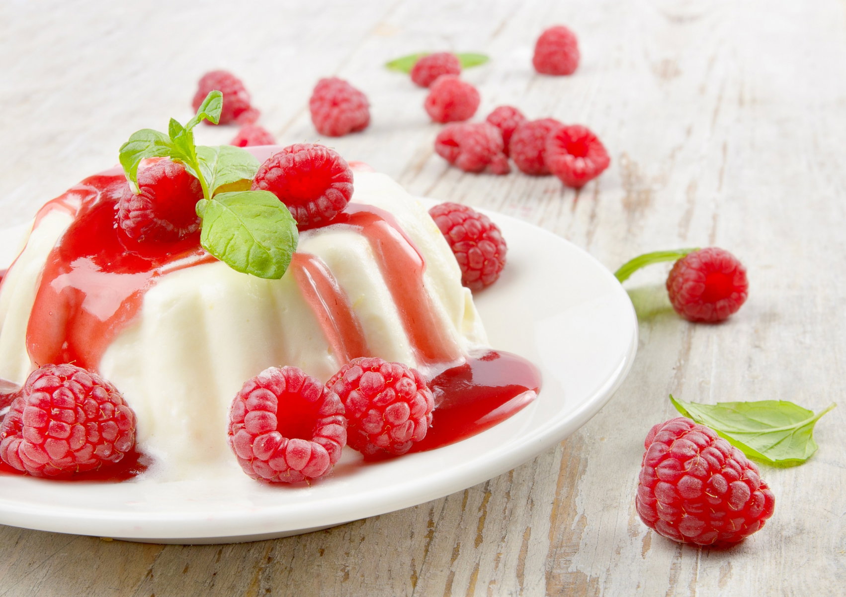 Panna cotta z malinami