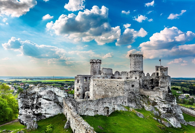 Castle, Ogrodzieniec fortifications, Poland.