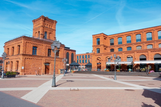 Łódź miasto manufaktura chodnik ścieżka ceglane budynki