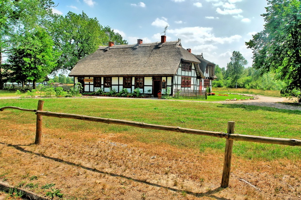 Muzeum Wsi Słowińskiej  skansen w Klukach, Polska.