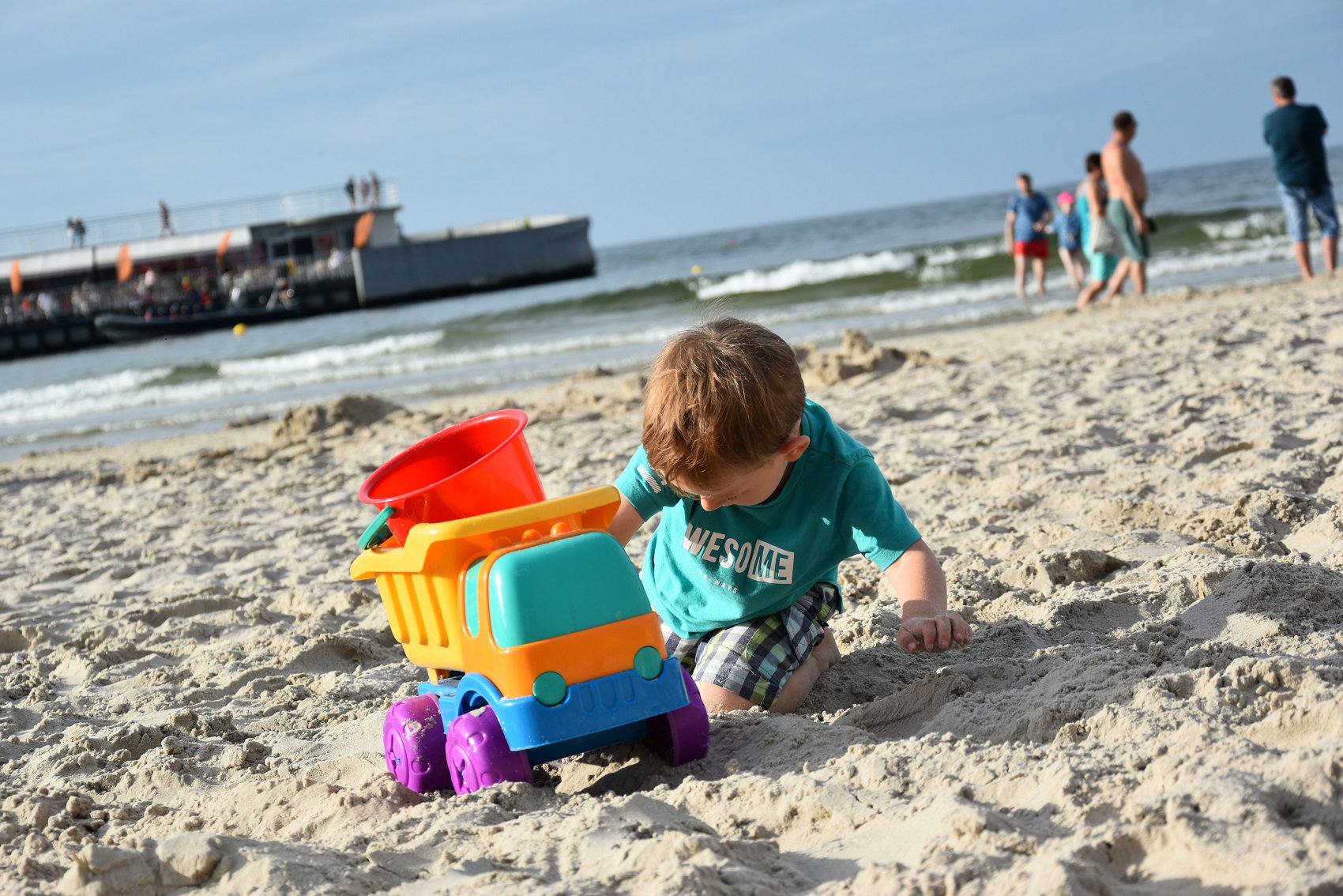 Mandat za siusianie dziecka na plaży? Ekspert rozwiewa wątpliwości