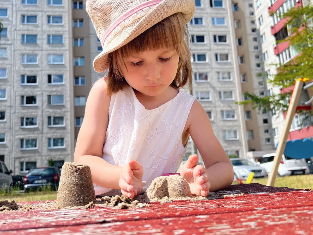 Rodzice na wakacjach, dziecko w przedszkolu
