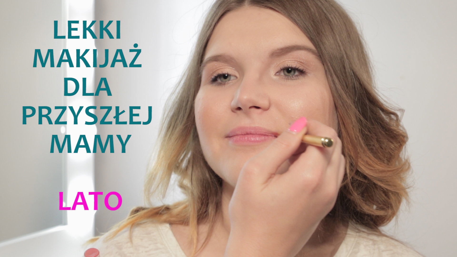 Delikatny makijaż w ciąży – krok po kroku [WIDEO]