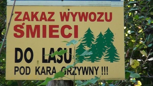 Zakaz wywozu śmieci do lasu - tablica ostrzegawcza