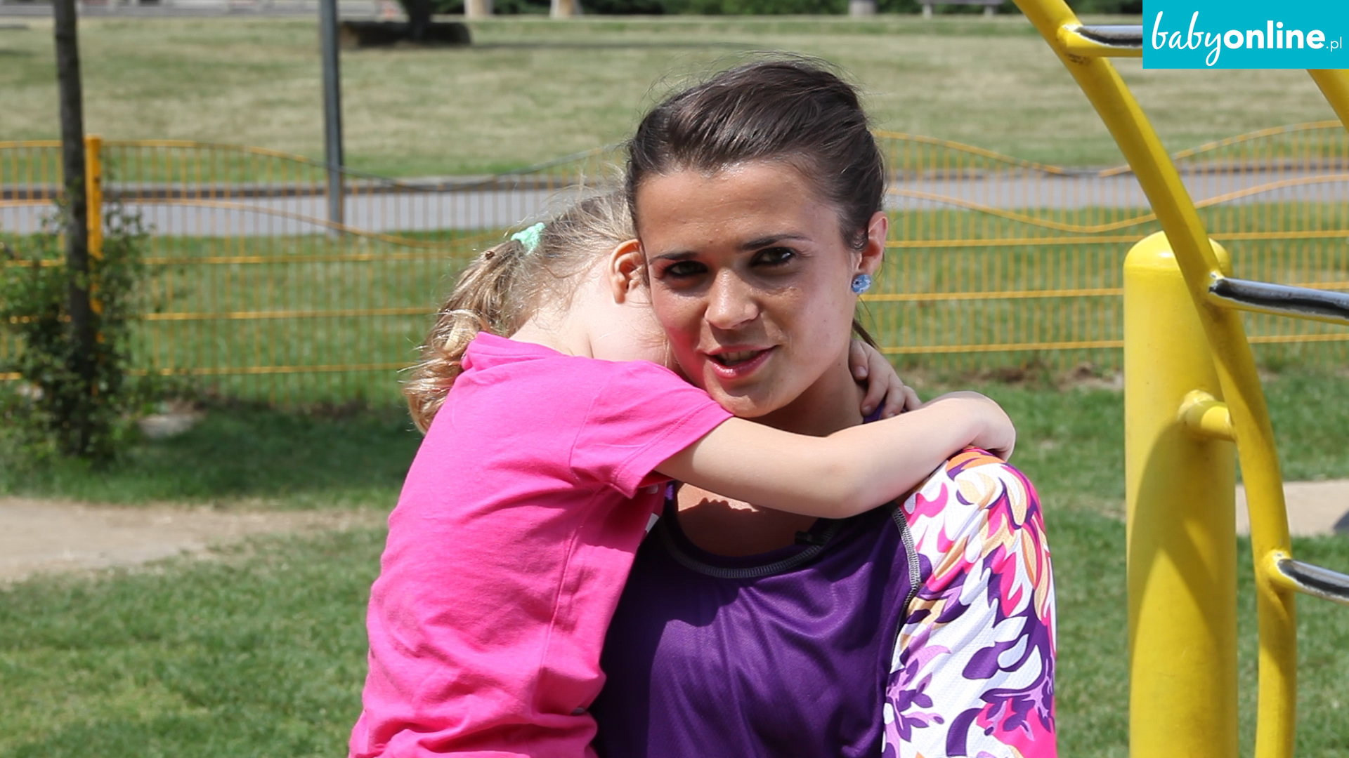 Ćwiczenia z dzieckiem na placu zabaw – porady fit mamy