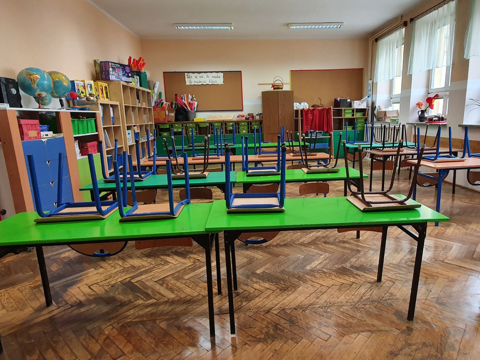pusta klasa w szkole