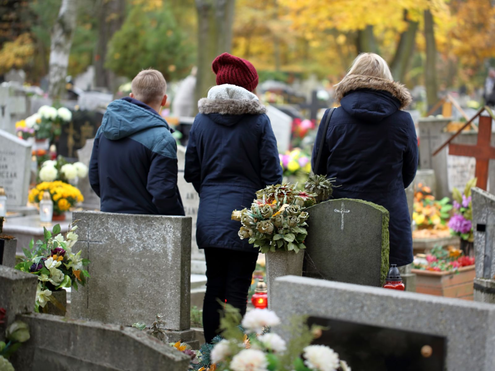 Scena z cmentarza