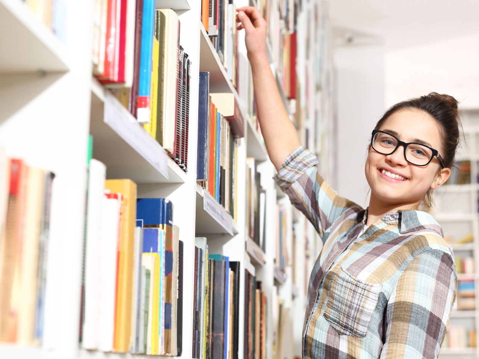 Dziewczyna w bibliotece