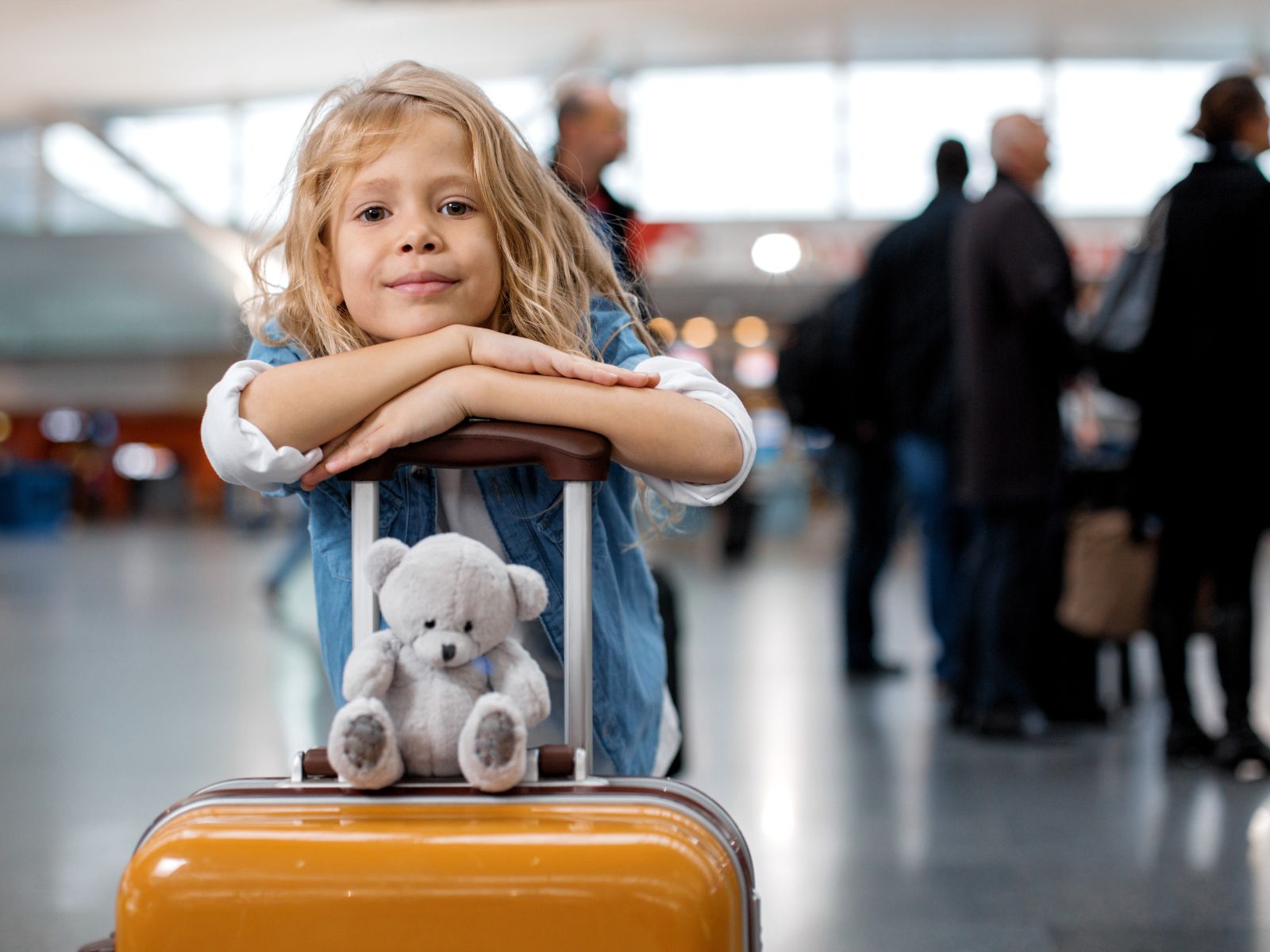 Dziewczynka na lotnisku