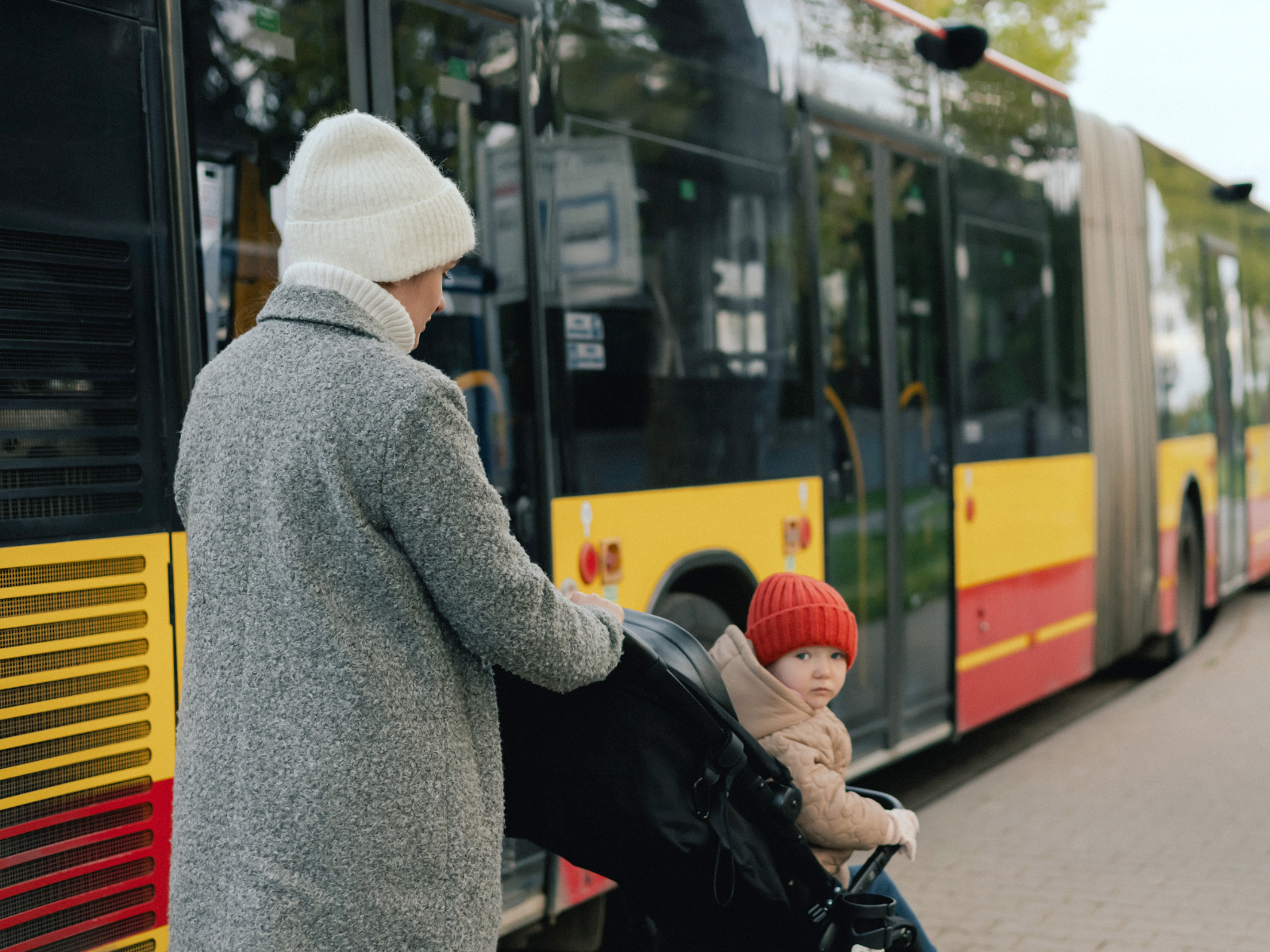 scena w autobusie
