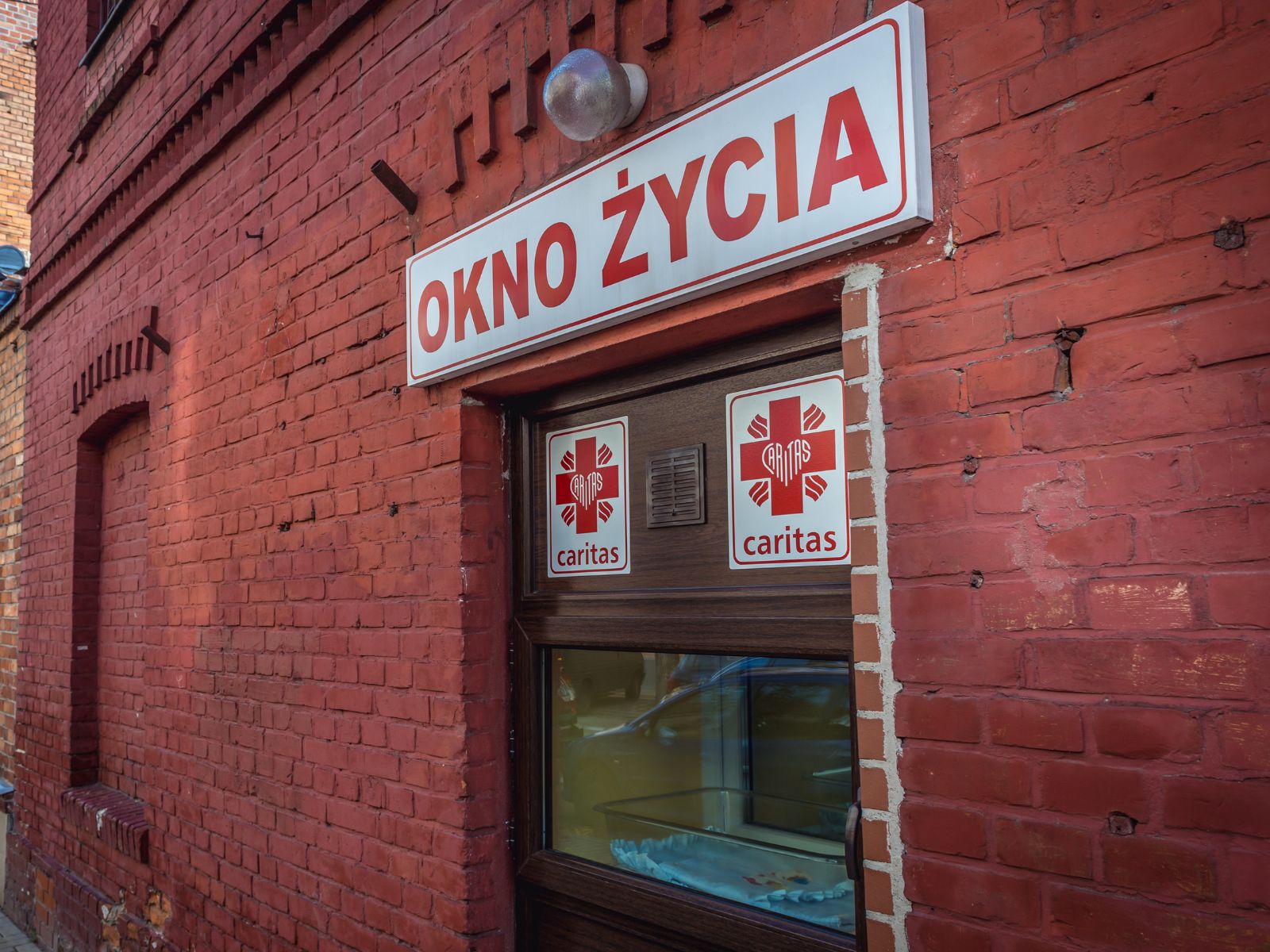 okno życia w Warszawie