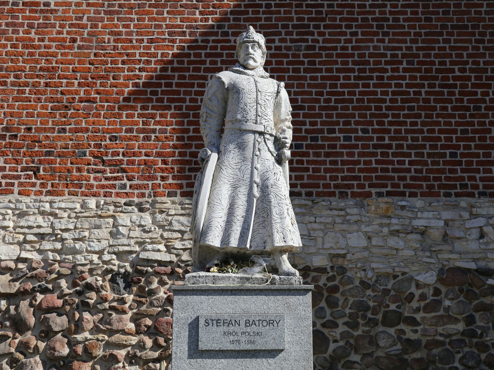Stefan Batory, pomnik