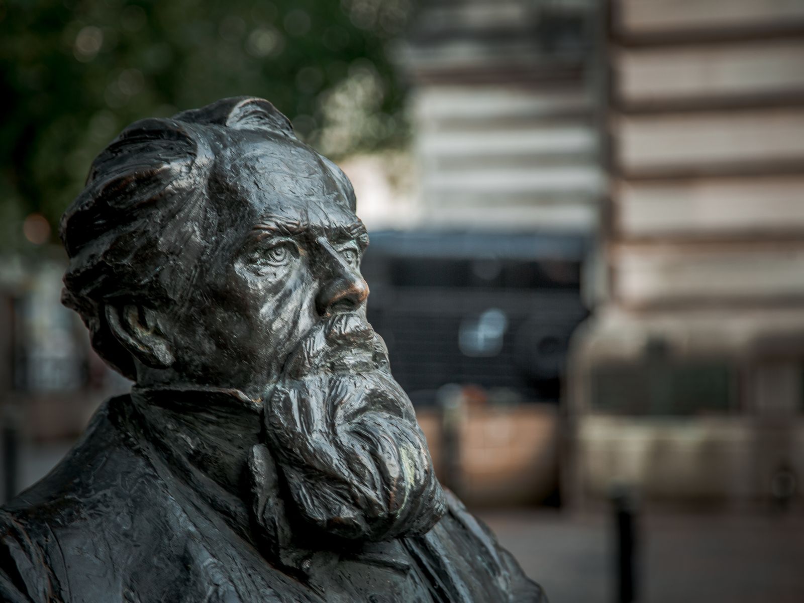 Charles Dickens