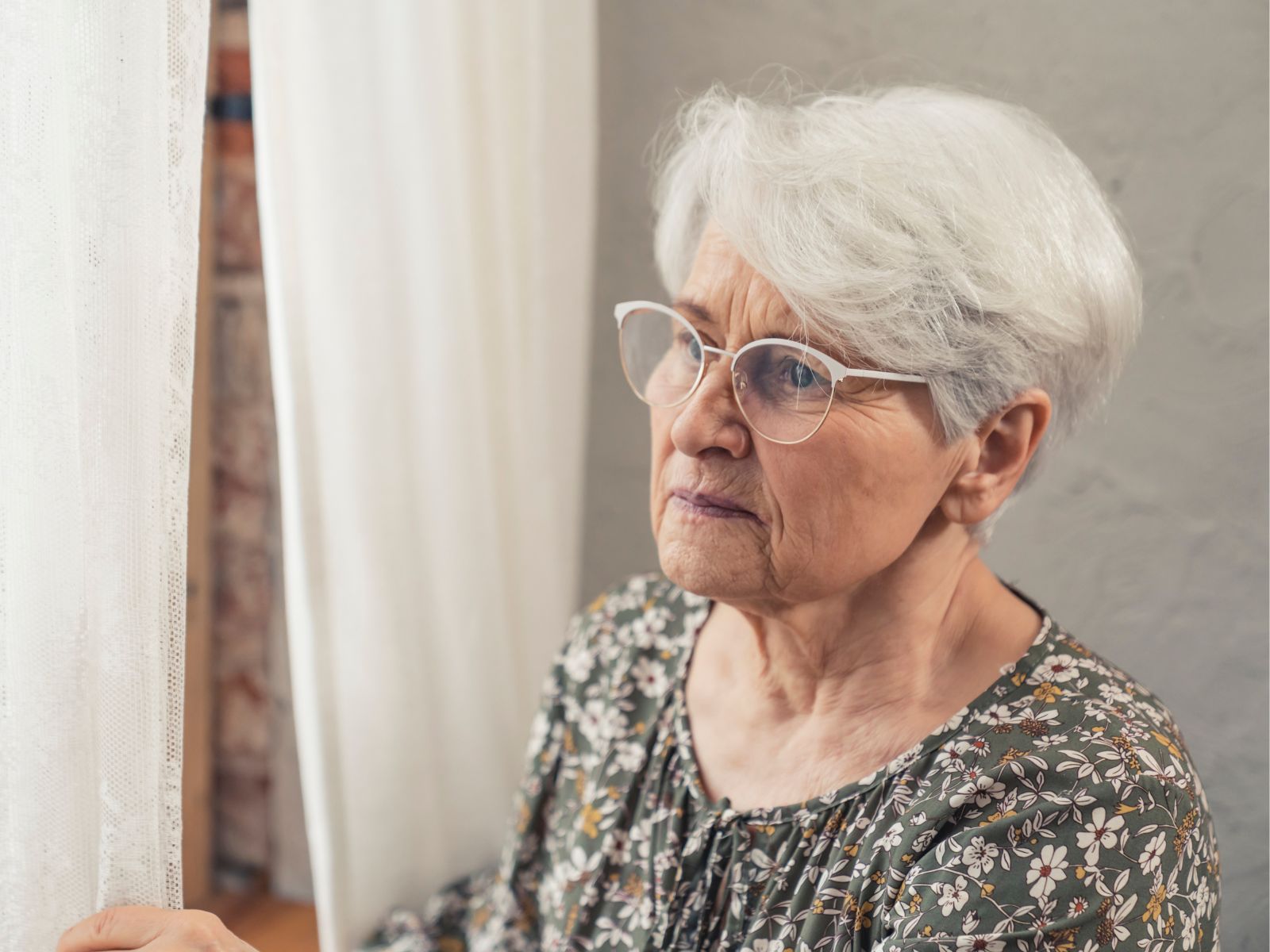 babcia czekająca na wnuki