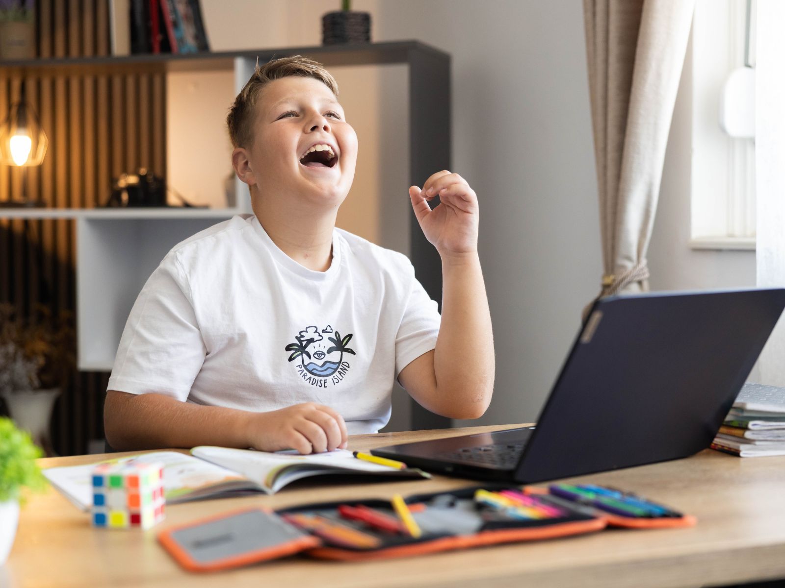 odrabianie lekcji, powtarzanie materiału edukacyjnego