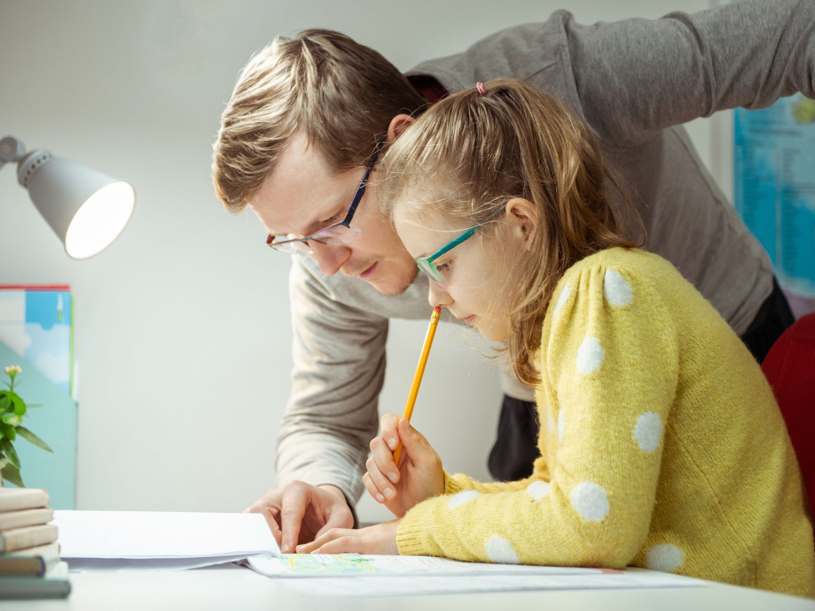 odrabianie lekcji, powtarzanie materiału edukacyjnego
