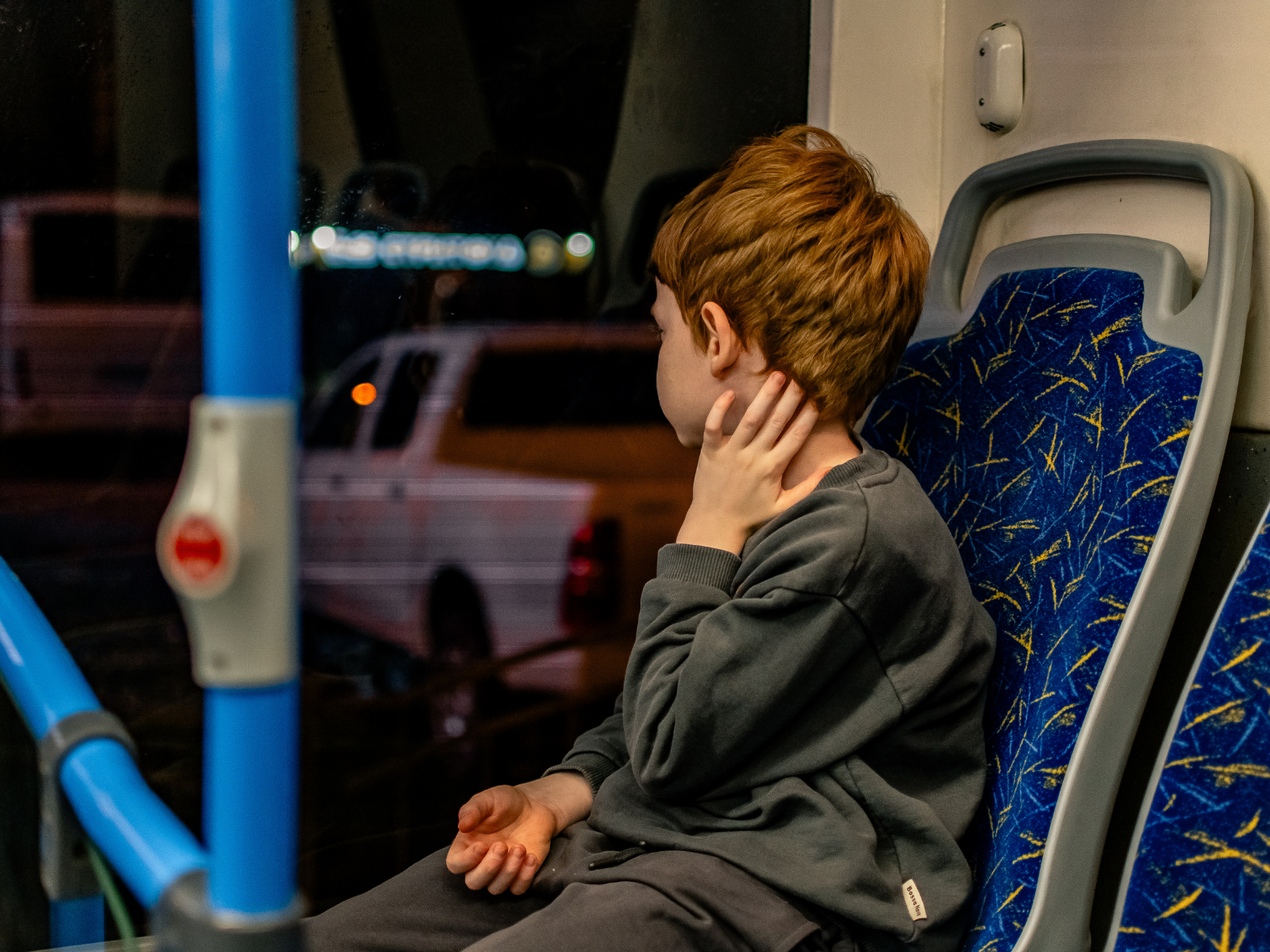 dziecko w tramwaju