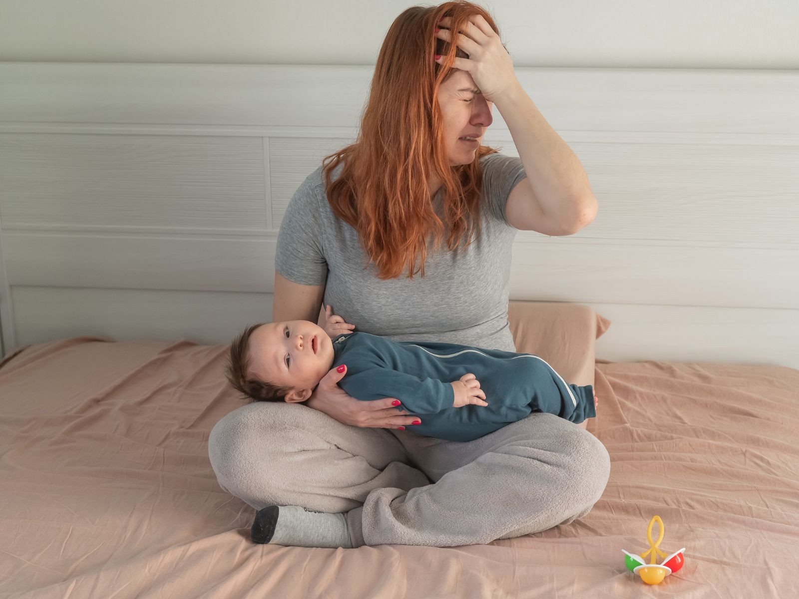 sfrustrowana mama po porodzie