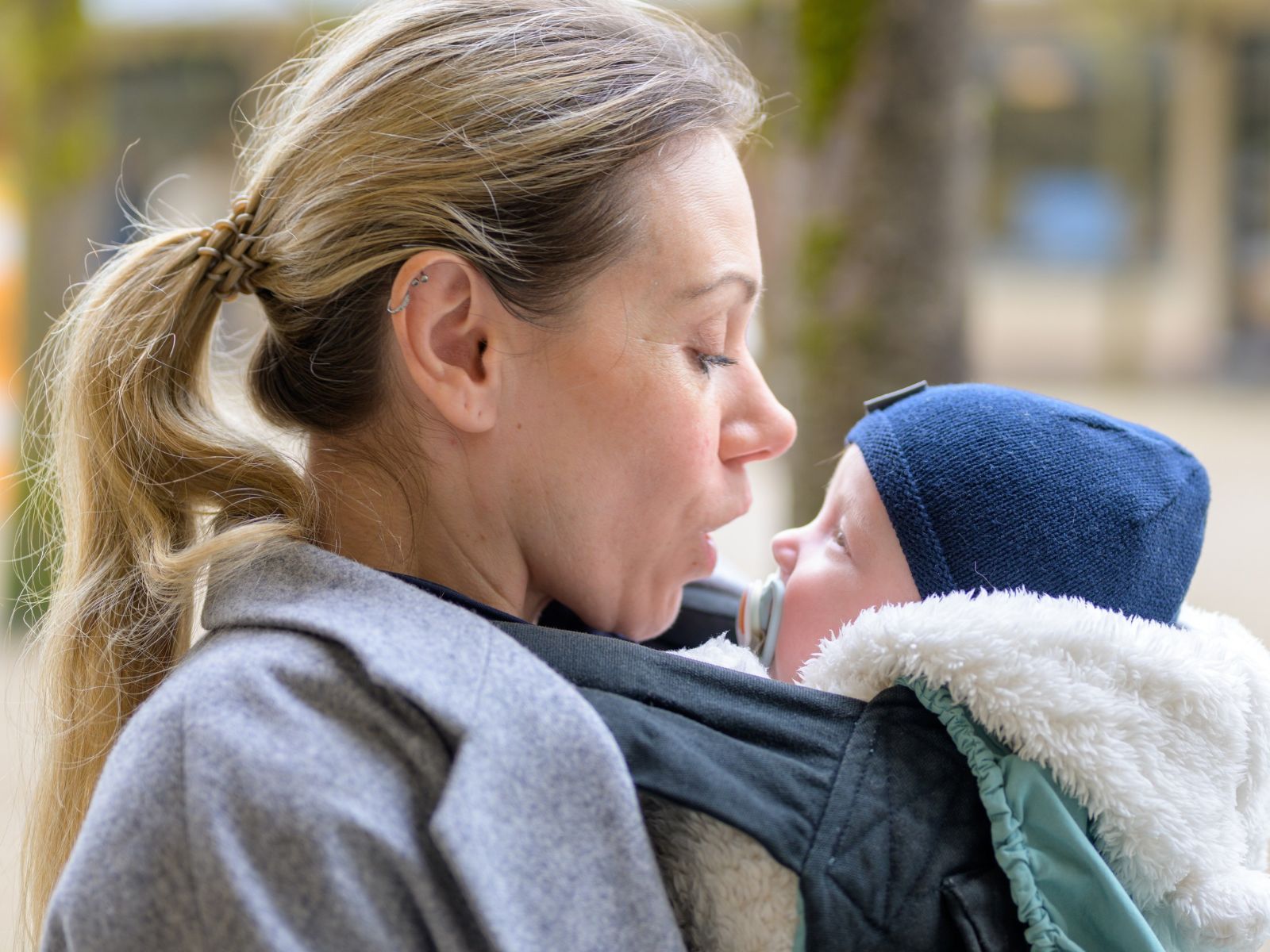 Hilary Swank jest w ciąży w wieku 52 lat