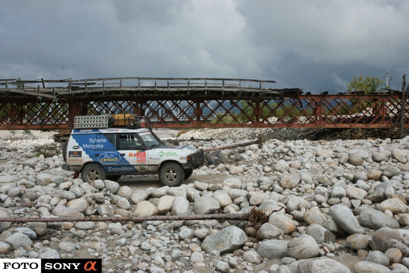 CAMPUS_SYBERIA-MONGOLIA_EXPEDITION_2009_26.08_MOST_JEST_ALE_NIE_RABOTAJET