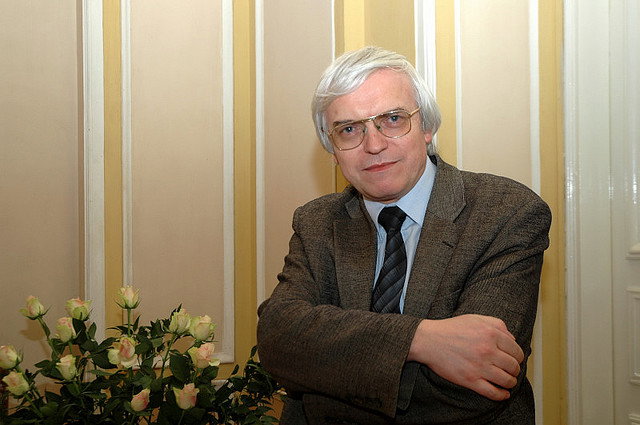Odkryć przyszłość: rozmowa z prof. Markiem Niezgódką