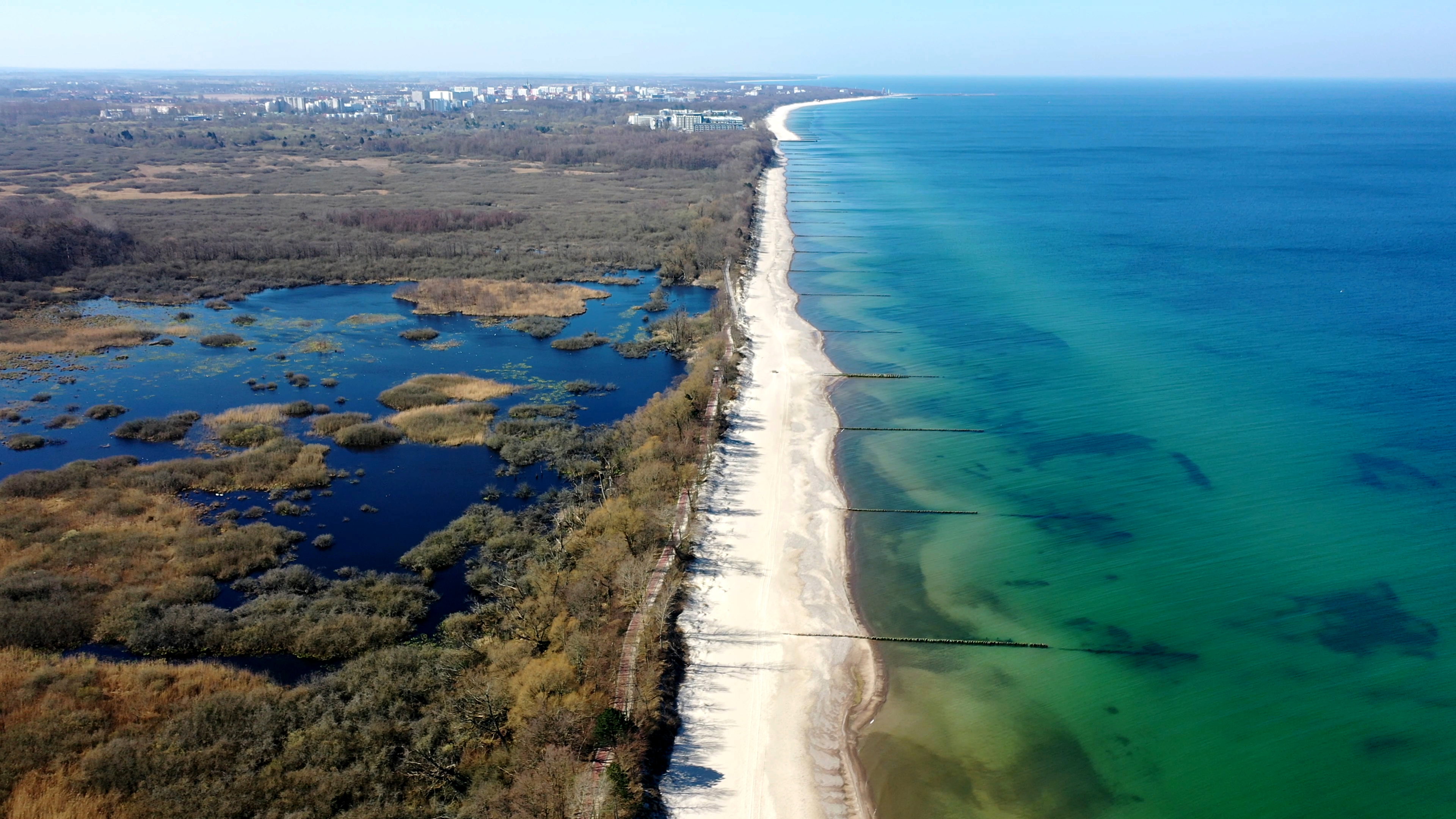 Solne Bagno z gęgawami pełne natury