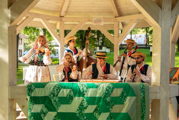 Kolorowy weekend w Otrębusach: byliśmy na otwarciu Centrum Folkloru Polskiego