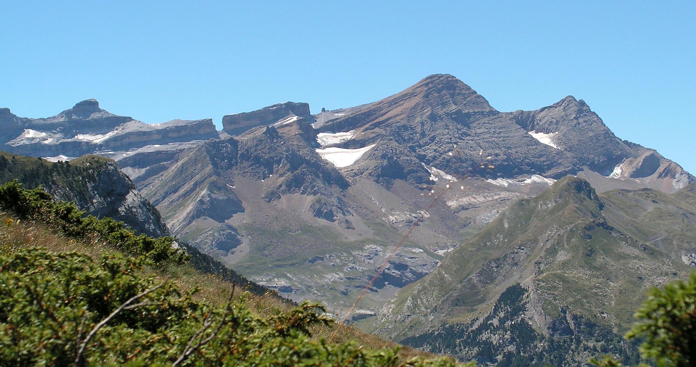 Pireneje