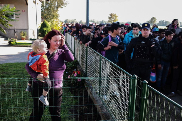 10refugeesslovenia.ngsversion.1446138006608.adapt.1190.1