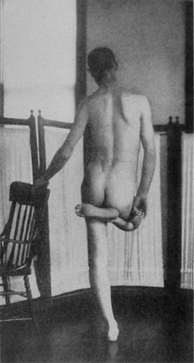 Asaylum-photo-standing-1-leg