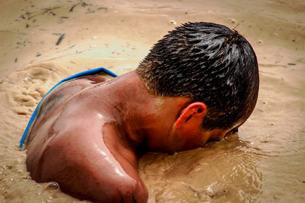 Gold mining worker_Foto Carmen Barrantes