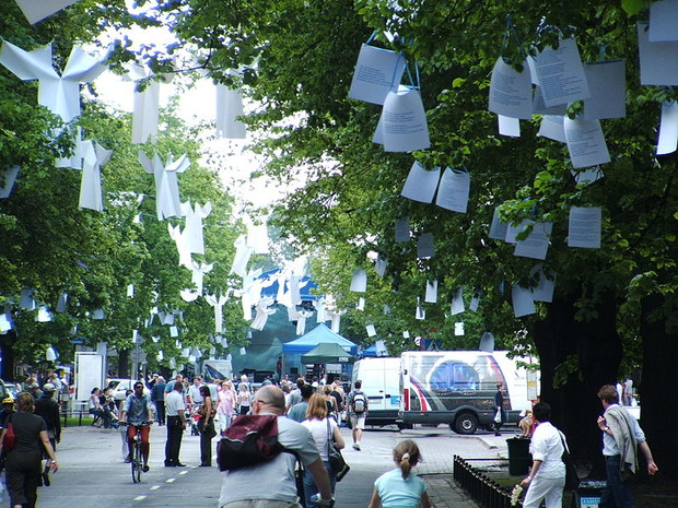 800px-Warszawa-Swieto_Saskiej_Kepy_ul_Francuska_2006_1