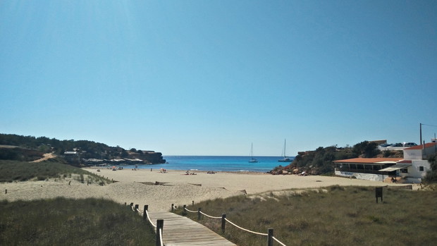 Cala Saona - mała i popularna