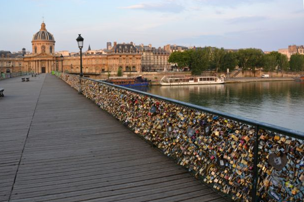 Kłódki na Ponts des Arts w Paryżu, Francja