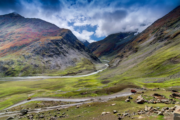 Ladakh to górzyste krajobrazy i malowniczo wijące się drogi