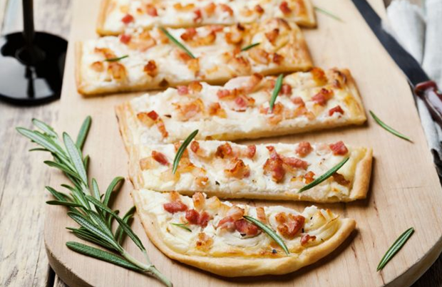 Alzackie tarte flambée (flammekueche)