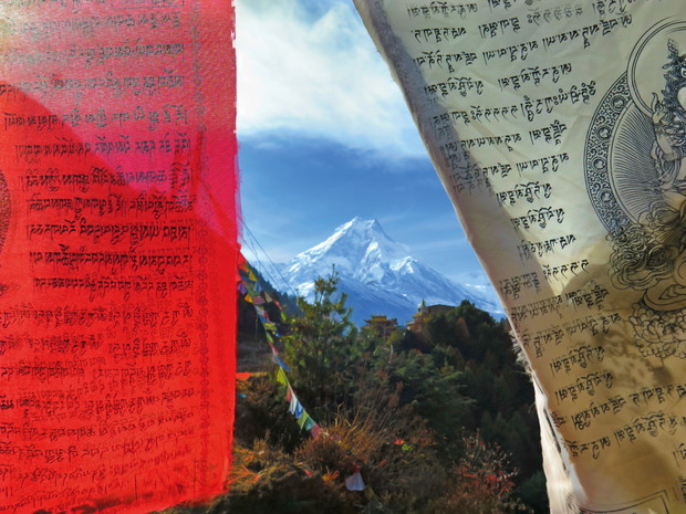 Widok na ośmiotysięcznik Manaslu (8156 m)