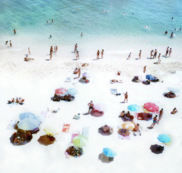 Joshua Jensen-Nagle od kilkunastu lat fotografuje plaże na całym świecie. Jego zdjęcia to jednak o wiele więcej niż pocztówki z wakacji