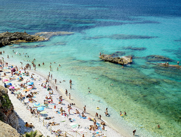 Joshua Jensen-Nagle od kilkunastu lat fotografuje plaże na całym świecie. Jego zdjęcia to jednak o wiele więcej niż pocztówki z wakacji
