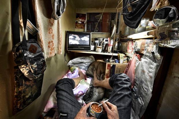 Hong Kong: Ludzkie fermy. Jak wygląda życie w klatce FOTOREPORTAŻ