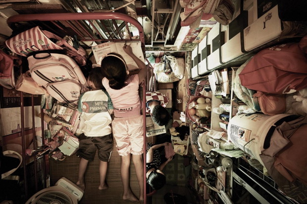 Hong Kong: Ludzkie fermy. Jak wygląda życie w klatce FOTOREPORTAŻ