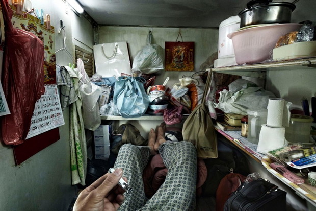 Hong Kong: Ludzkie fermy. Jak wygląda życie w klatce FOTOREPORTAŻ