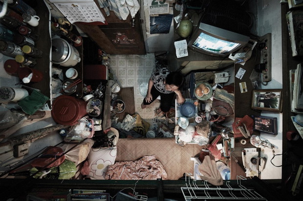 Hong Kong: Ludzkie fermy. Jak wygląda życie w klatce FOTOREPORTAŻ