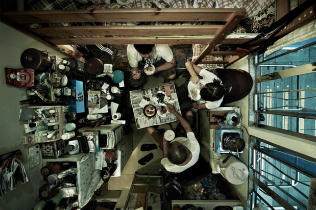 Hong Kong: Ludzkie fermy. Jak wygląda życie w klatce FOTOREPORTAŻ