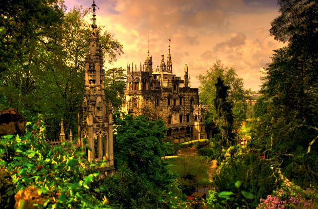 Posiadłość Quinta da Regaleira w Sintrze. Znaleźć tu można wiele tajemnych symboli: masonów, alchemików, templariuszy czy różokrzyżowców.