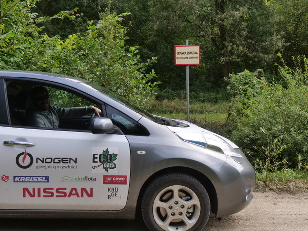 Arkady Fiedler testuje Nissana Leaf na polskich drogach przed podróżą po Afryce.