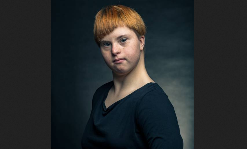"Portrety trochę inaczej".  Zdjęcia fotografa National Geographic oswajają wizerunek osób z Zespołem Downa