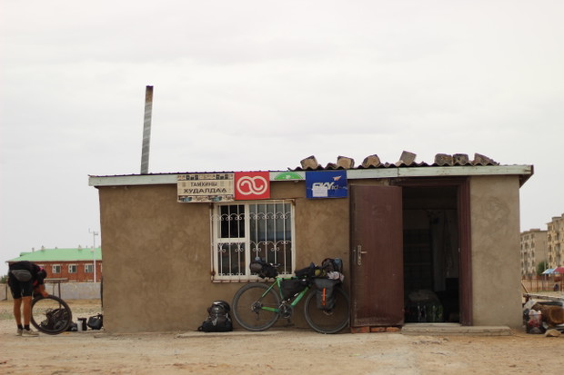 Mongolia. Jedna z niewielu miejscowości na pustkowiu Gobi
