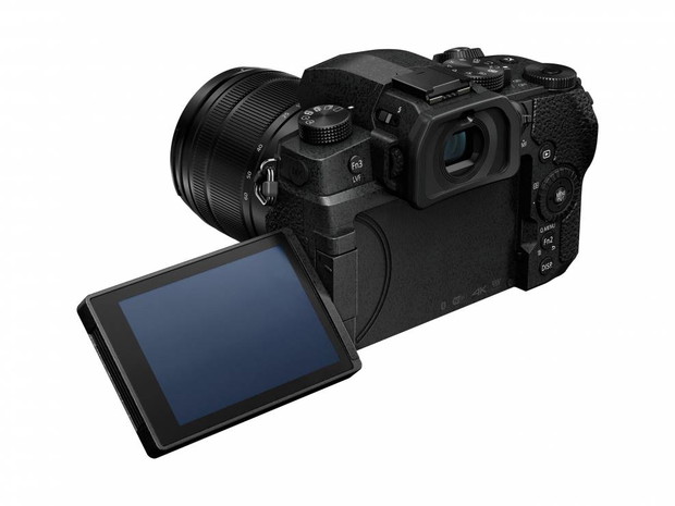 Lumix G90